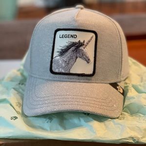 Snap back trucker hat